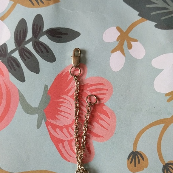 Nwot gold dainty arrow charm necklace - Picture 2 of 3